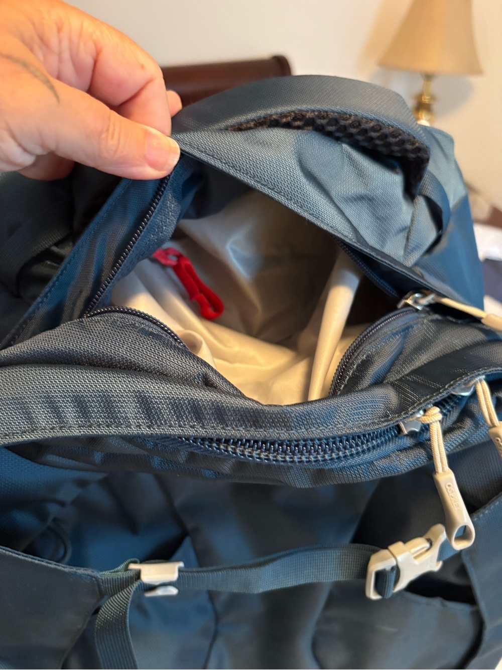 Osprey Fairview 40 Travel Pack - Picture 7 of 9